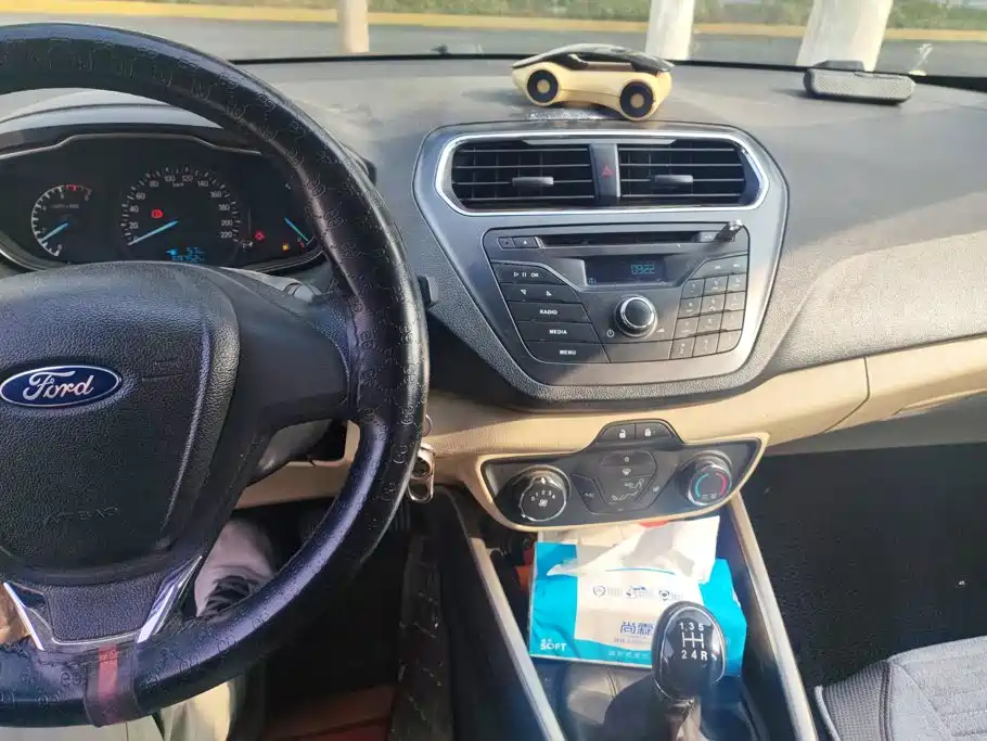 Ford Escort — миниатюра 12