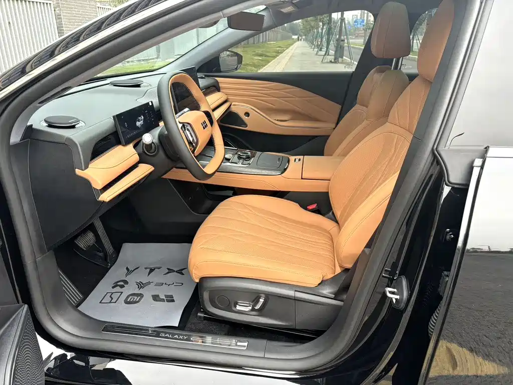 Geely Galaxy Galaxy 8 8 2025 130km EM-i Premium