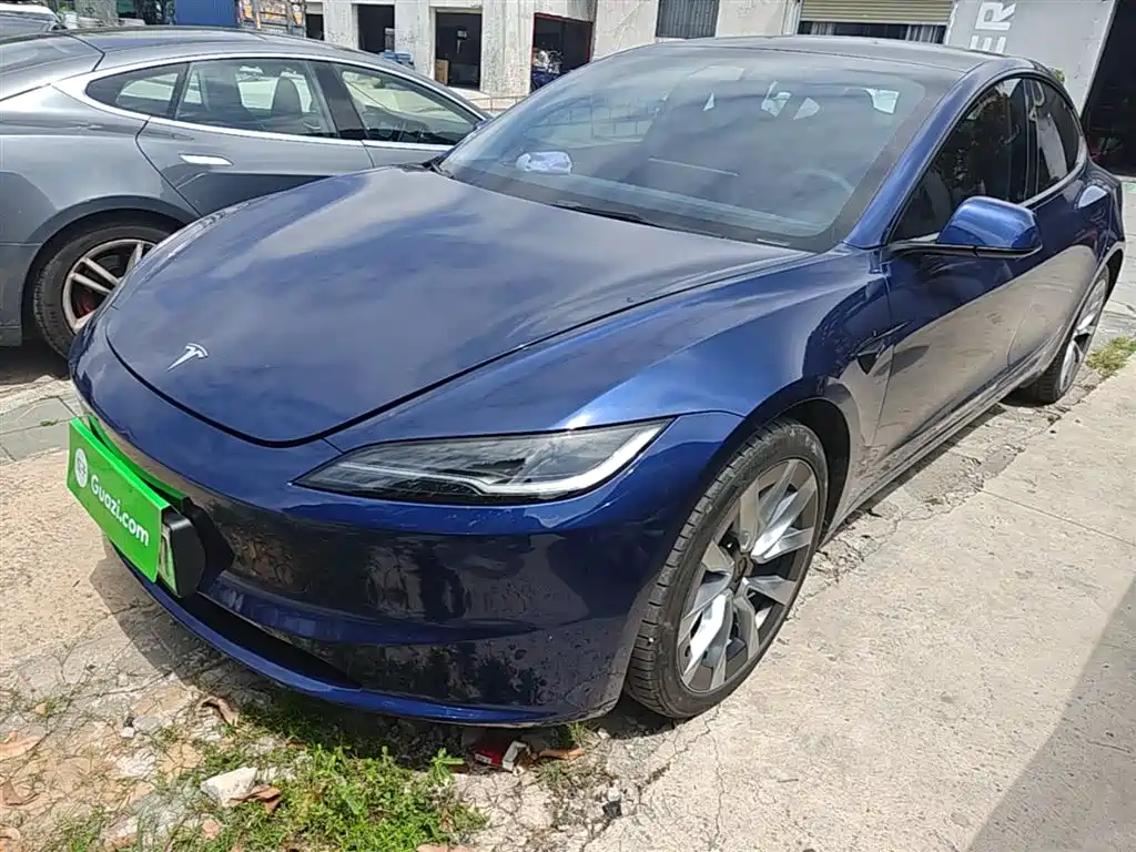 Tesla Model 3 2024