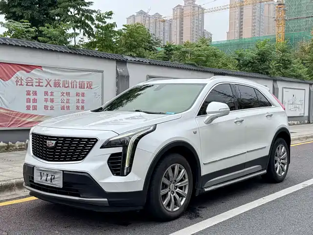 CADILLAC  XT4