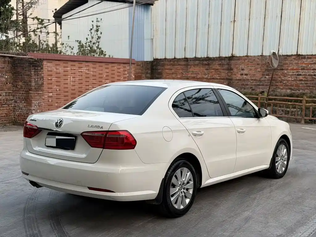 Volkswagen Lavida — миниатюра 5