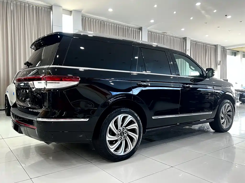 LINCOLN NAVIGATOR