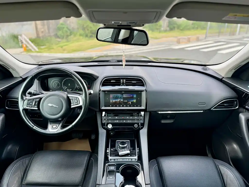 JAGUAR  F PACE