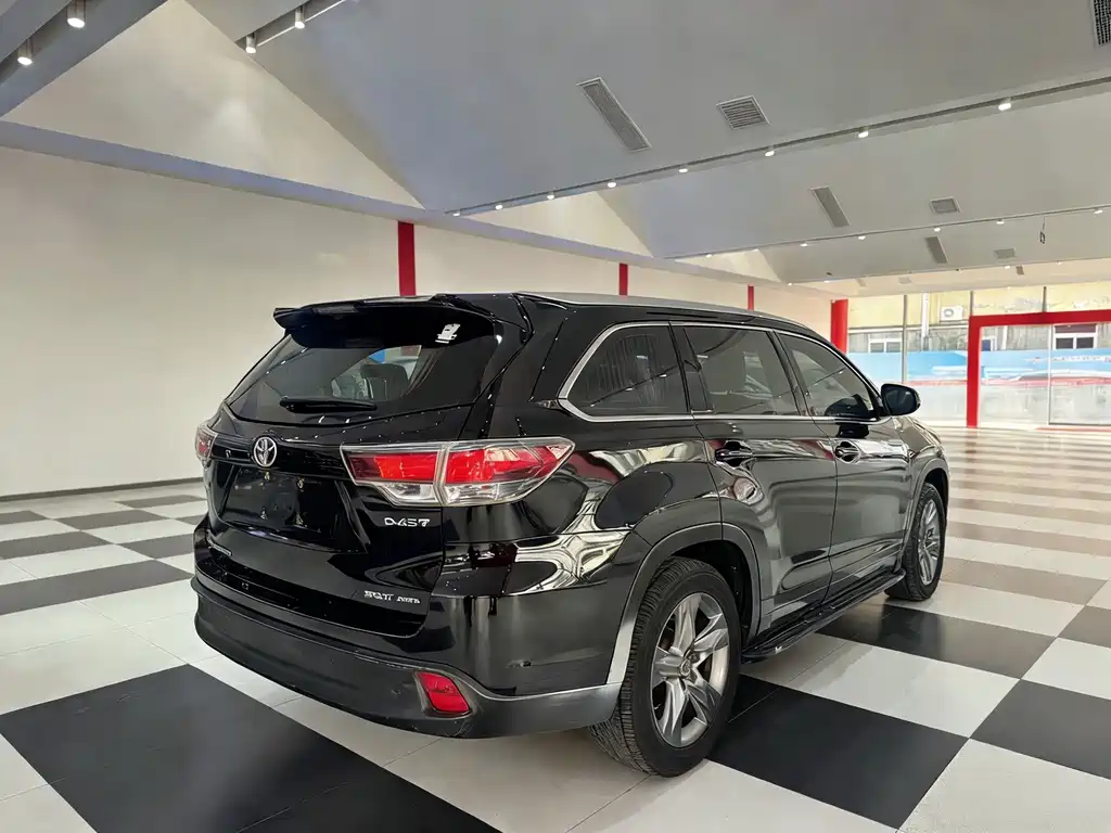 TOYOTA HIGHLANDER