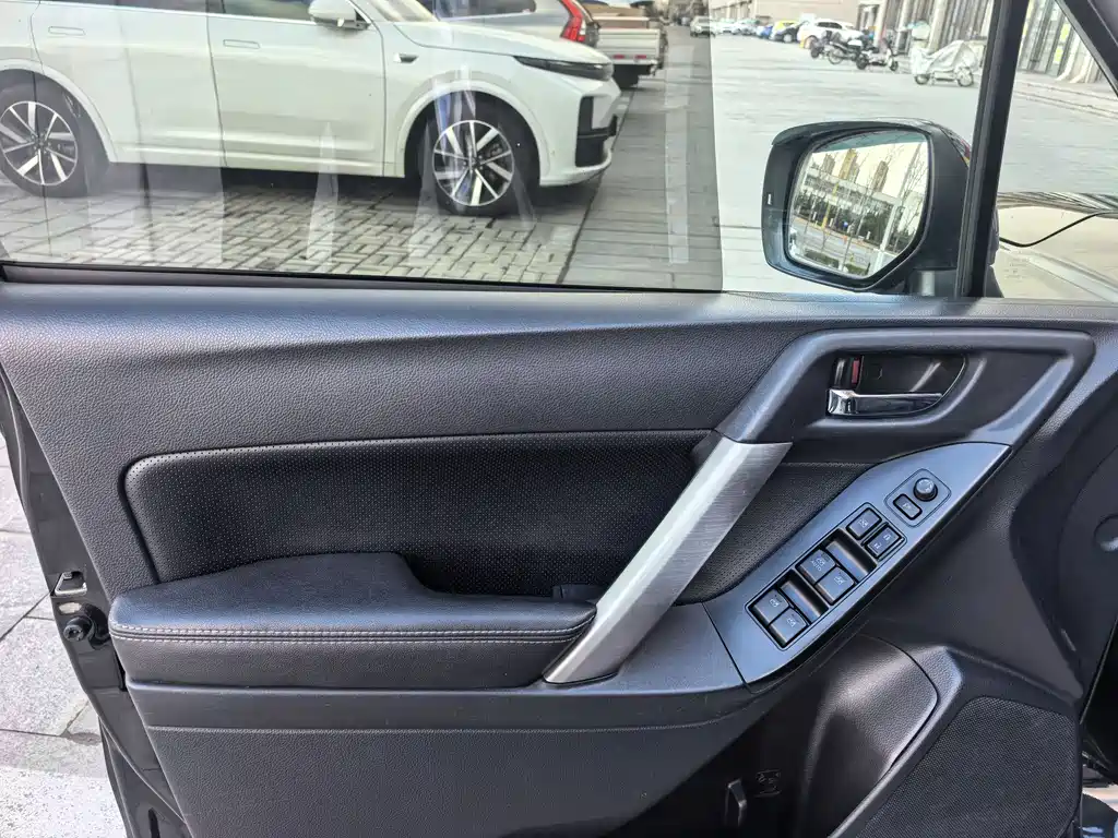 Subaru Forester 2013 2.5i AT Luxury