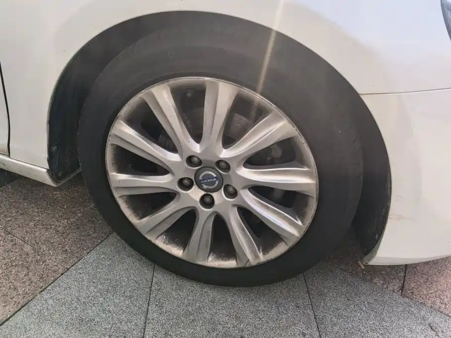 Volvo V40 — миниатюра 6