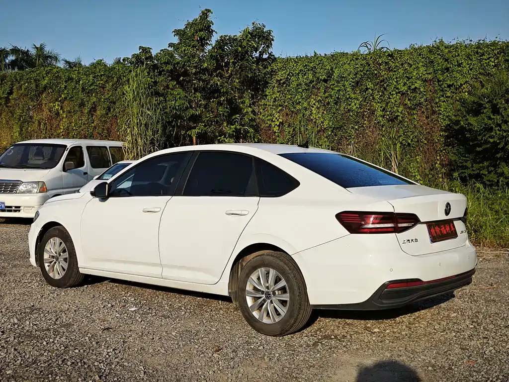 Volkswagen Lavida — миниатюра 4