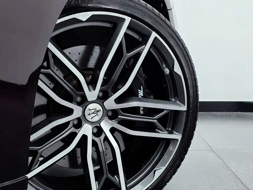 Maserati Quattroporte — миниатюра 10