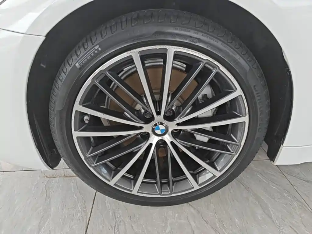 BMW 5 Series — миниатюра 23
