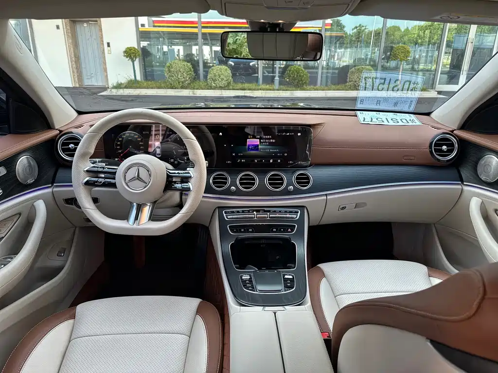Mercedes-Benz E-Class — миниатюра 6