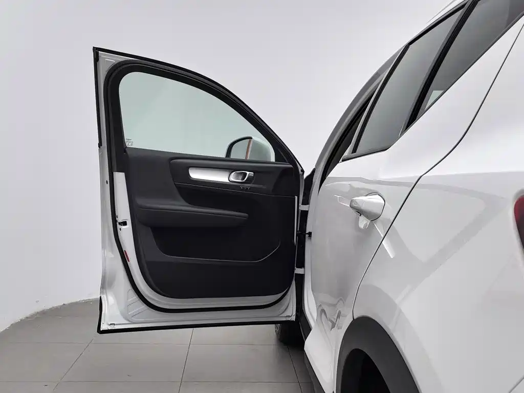 Volvo XC40 — миниатюра 8