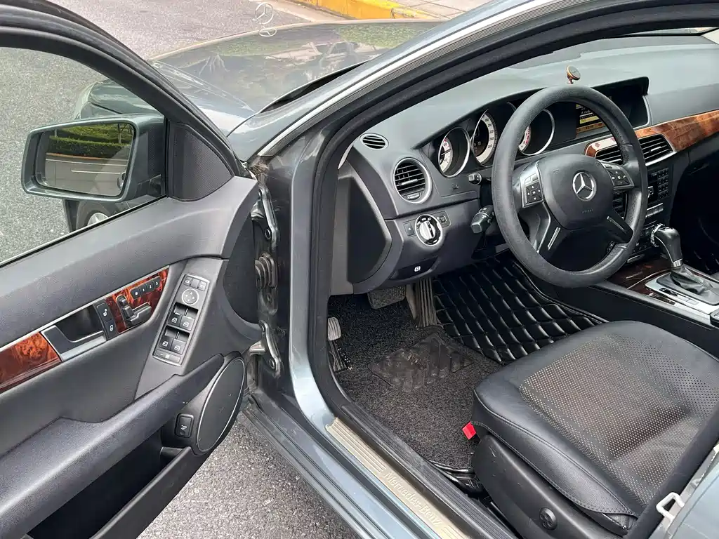 Mercedes-Benz C-Class — миниатюра 6