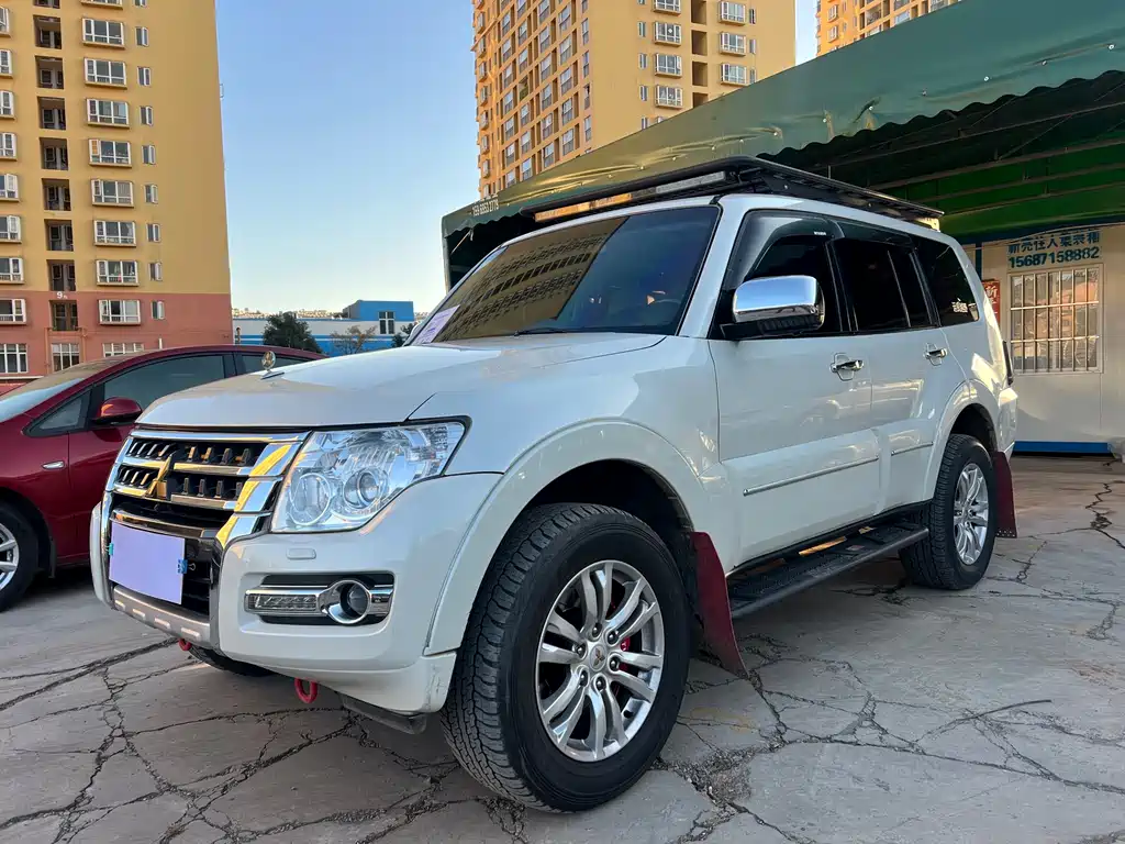 Mitsubishi Pajero (Import) 2020