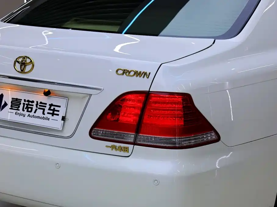Toyota Crown — миниатюра 17