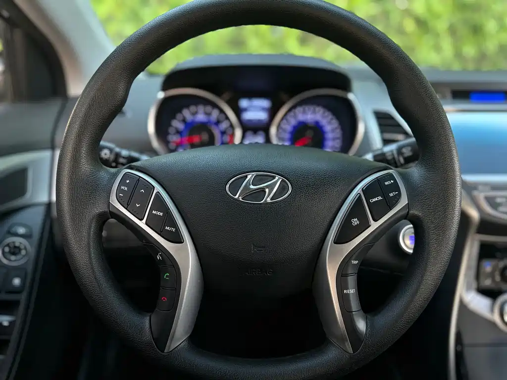 Hyundai Elantra Langdong — миниатюра 9