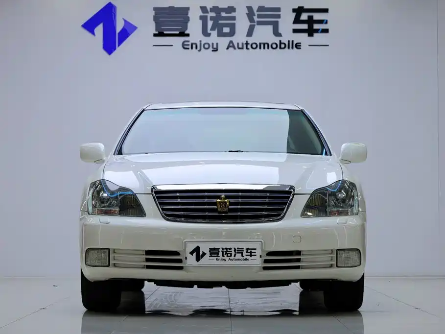 Toyota Crown — миниатюра 2