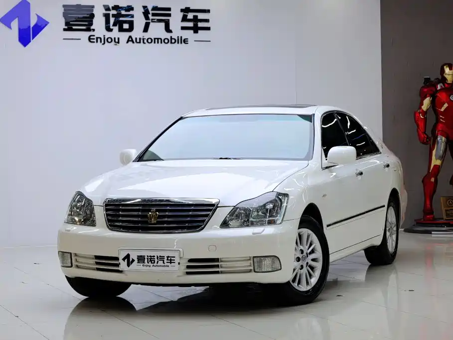 Toyota Crown — миниатюра 10