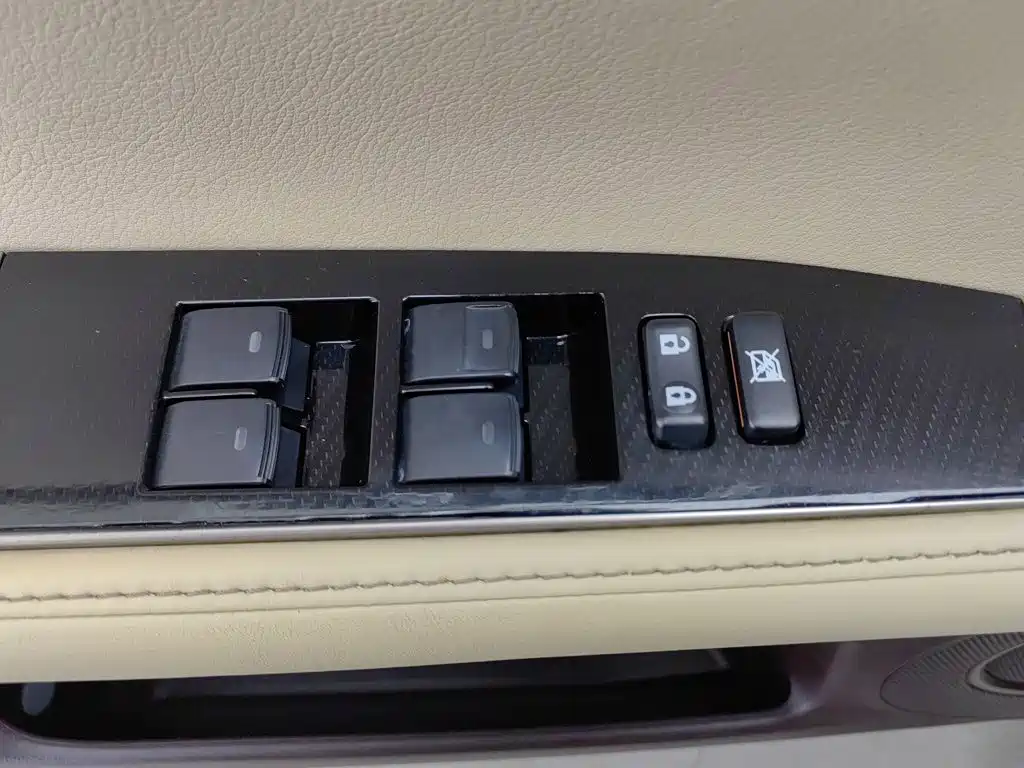 Lexus ES — миниатюра 9