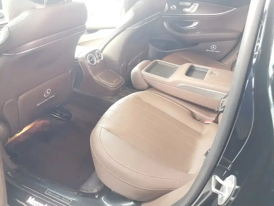 Mercedes-Benz E-Class — миниатюра 11
