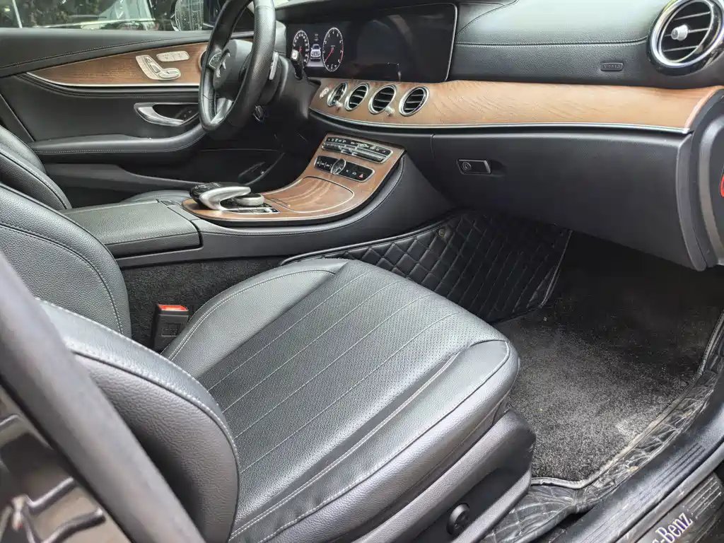 Mercedes-Benz E-Class — миниатюра 10