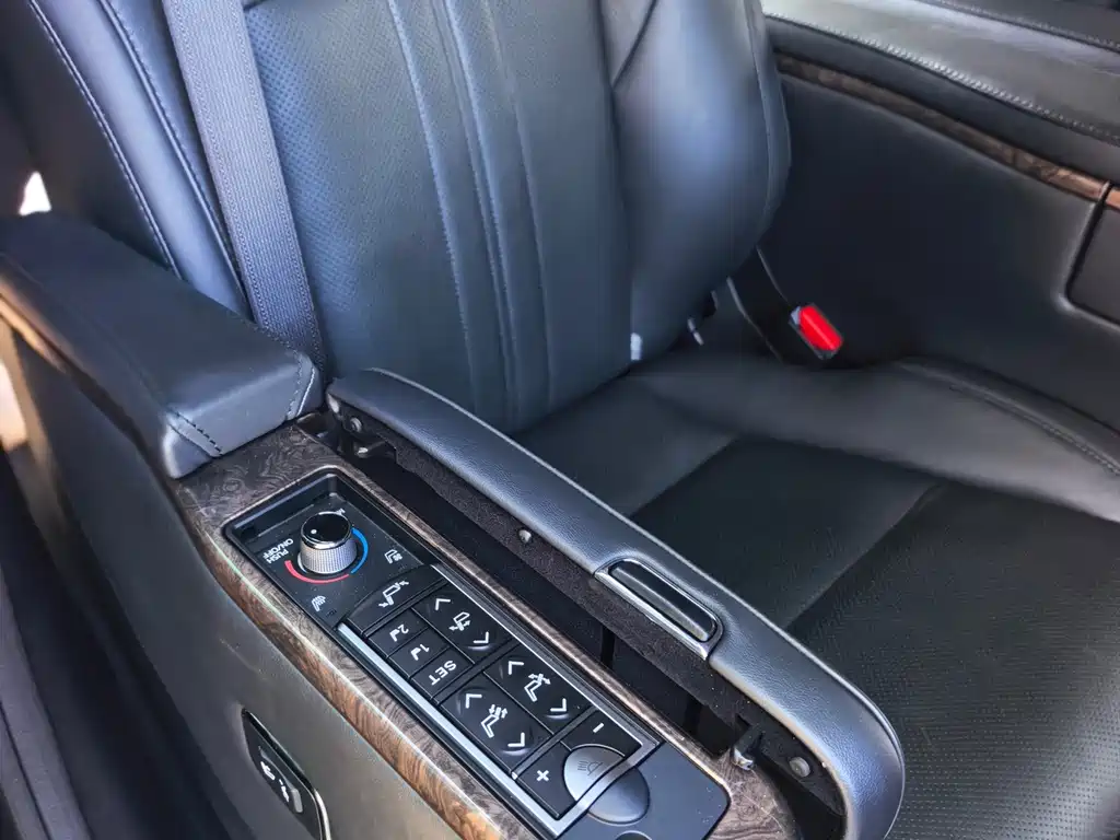 Toyota Alphard — миниатюра 13