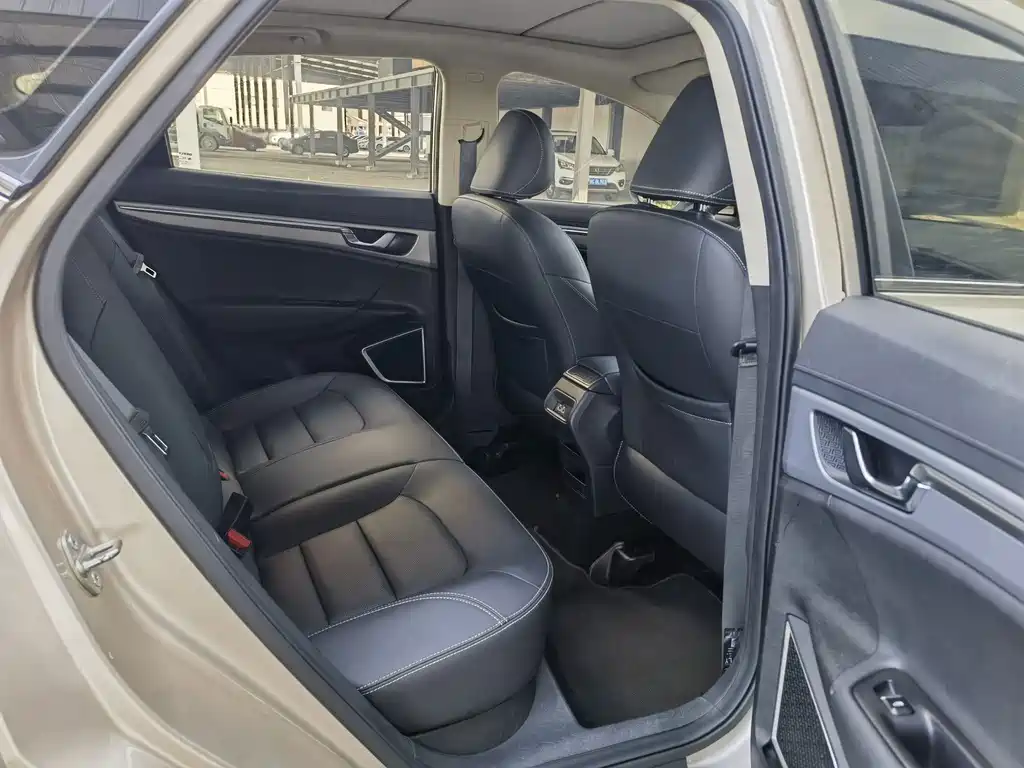 Geely Emgrand GS — миниатюра 10