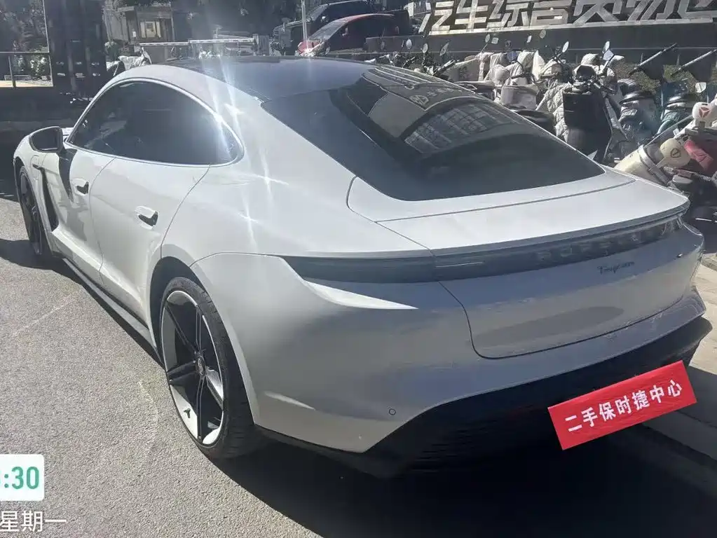 Porsche Taycan — миниатюра 3