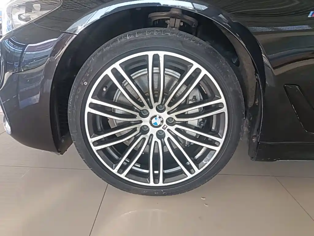 BMW 5 Series — миниатюра 23