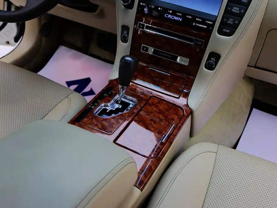 Toyota Crown — миниатюра 23