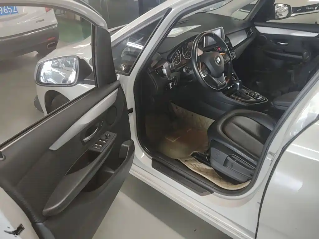 BMW 2 Series Active Tourer — миниатюра 16