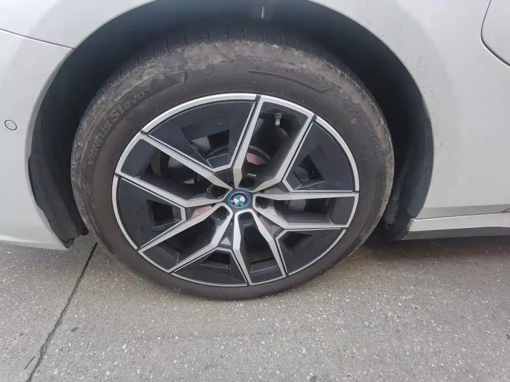 BMW i5 — миниатюра 5