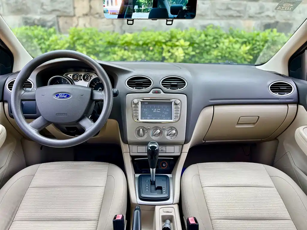 Ford Focus 2013 1.8L AT