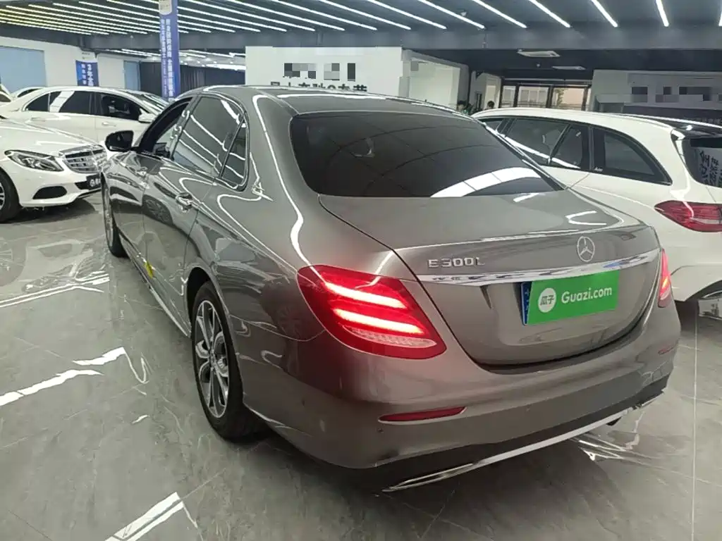 Mercedes-Benz E-Class — миниатюра 5