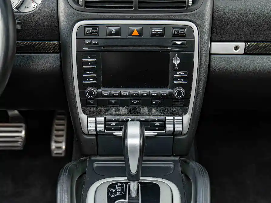 Porsche Cayenne — миниатюра 15