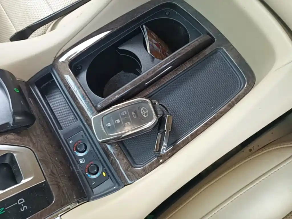 Toyota Vellfire 2023 2.5L HV Luxury