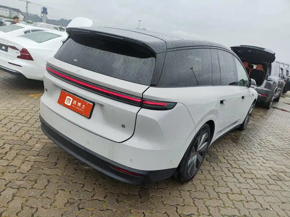 Li Auto i8 2025 Standard