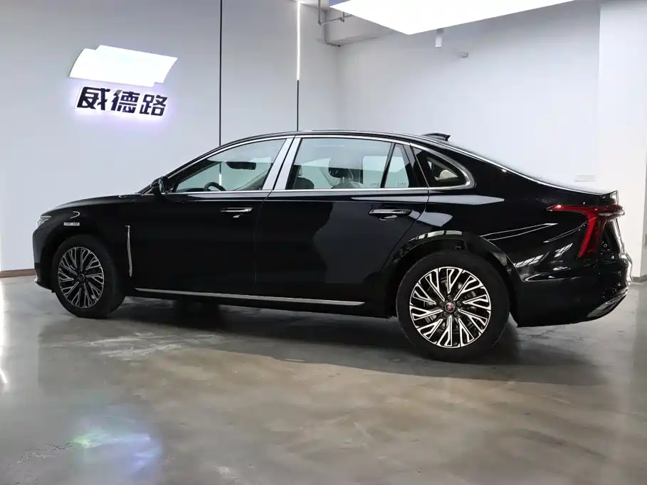 Hongqi H5 2025 2.0T AT