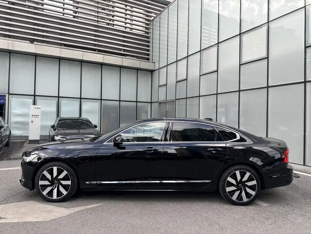 VOLVO S90 PLUG IN HYBRID