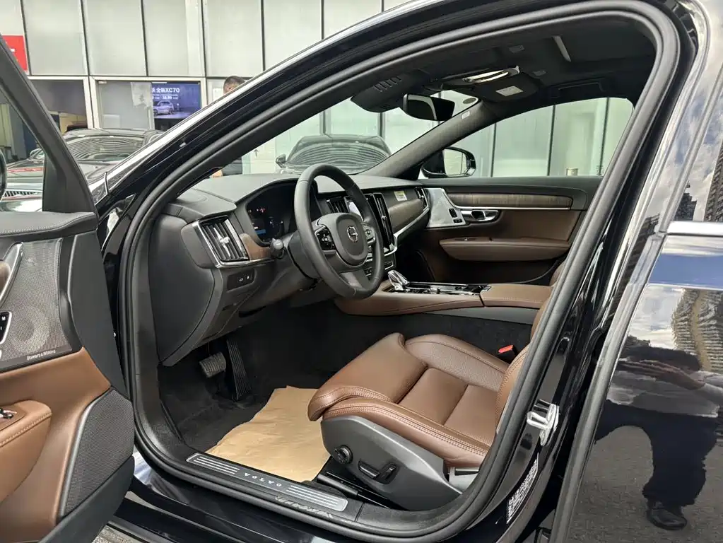 VOLVO S90 PLUG IN HYBRID