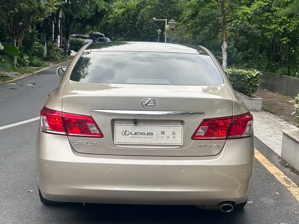 Lexus ES 2012 240