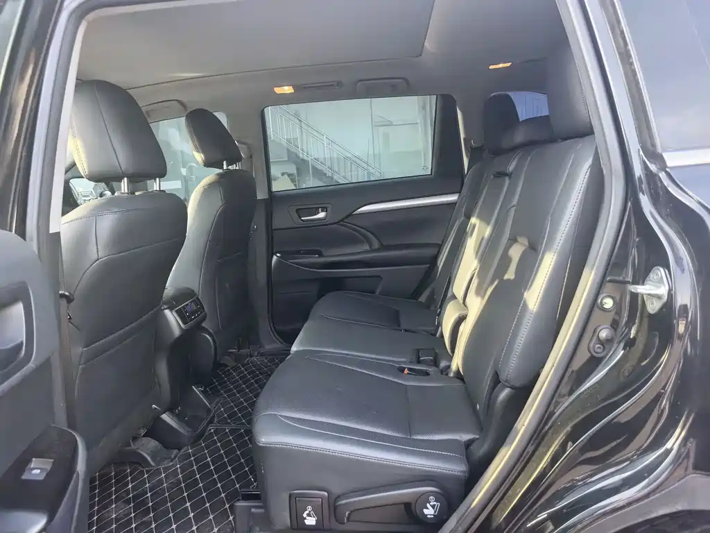 Toyota Highlander — миниатюра 10