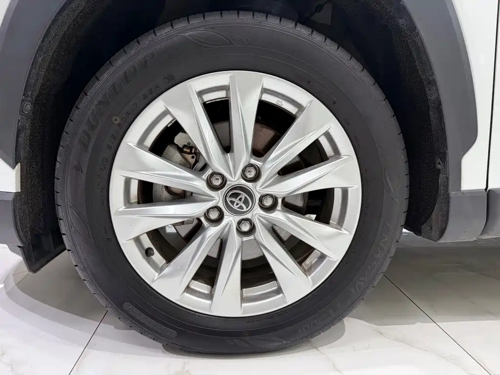 Toyota Corolla Cross — миниатюра 10