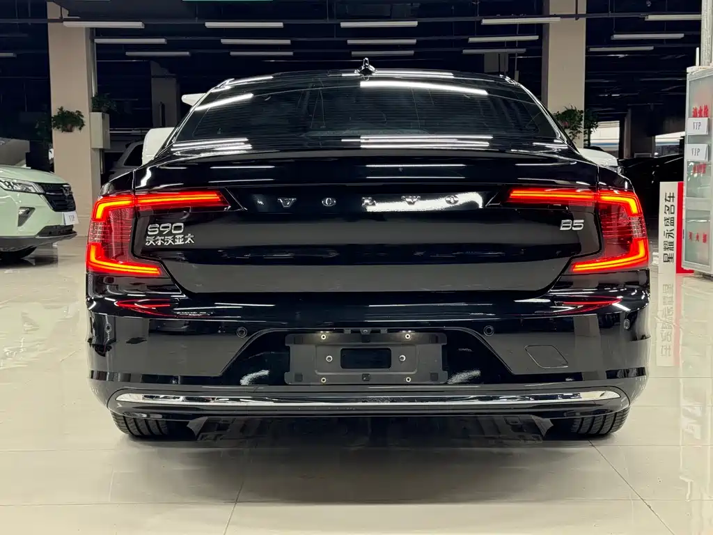 Volvo S90 2023 B5 Luxury