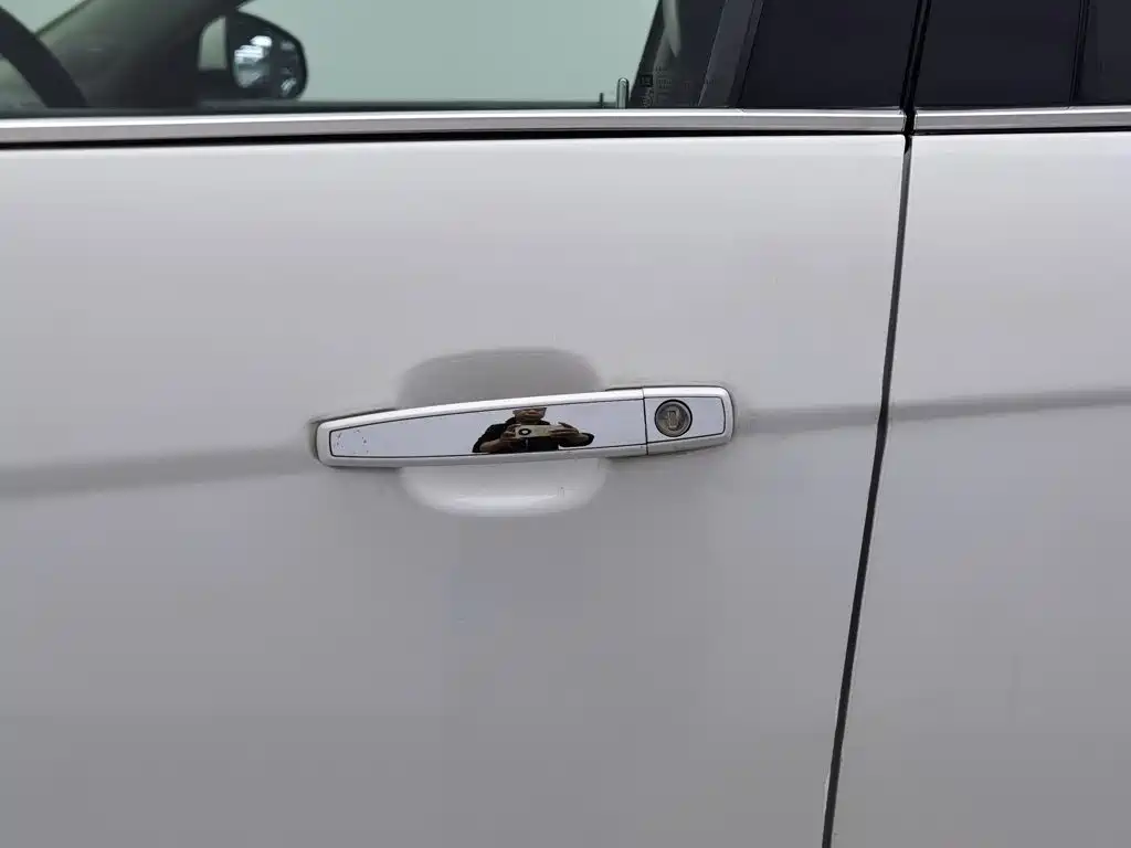 Cadillac SRX — миниатюра 18