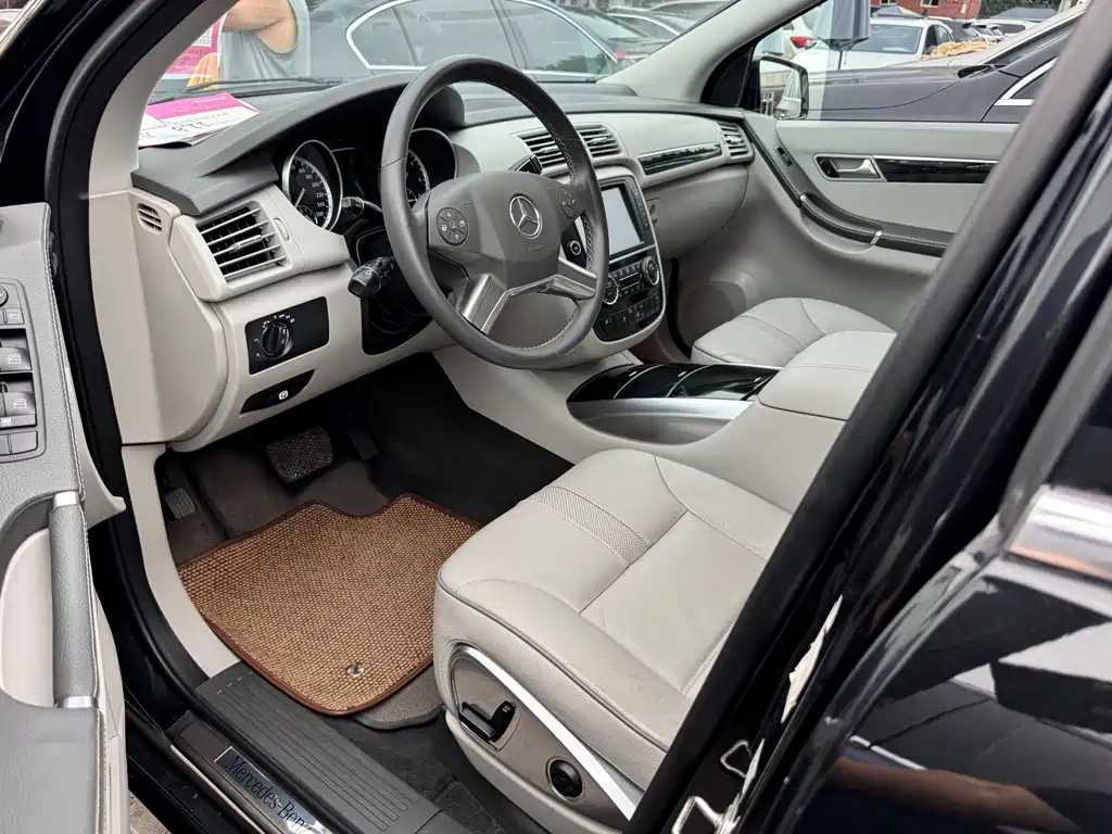 Mercedes-Benz R 2017 R 320 4MATIC