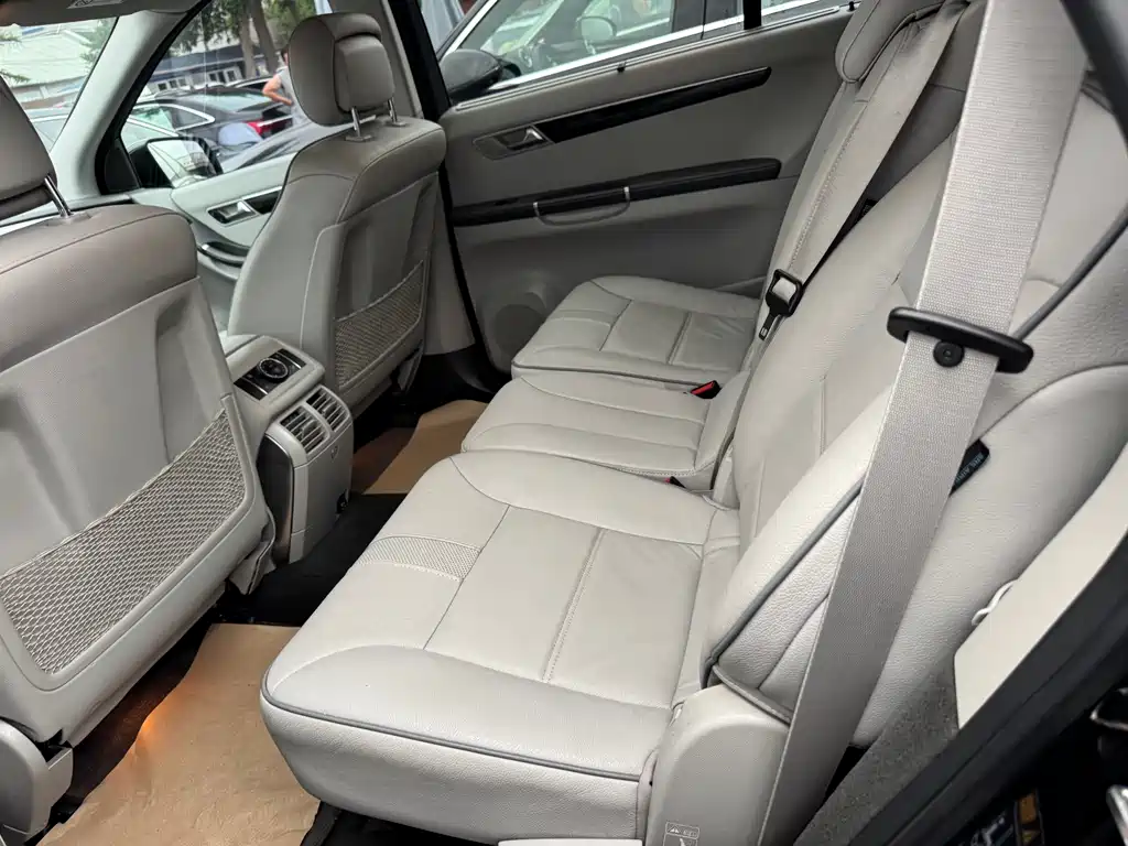 Mercedes-Benz R 2017 R 320 4MATIC