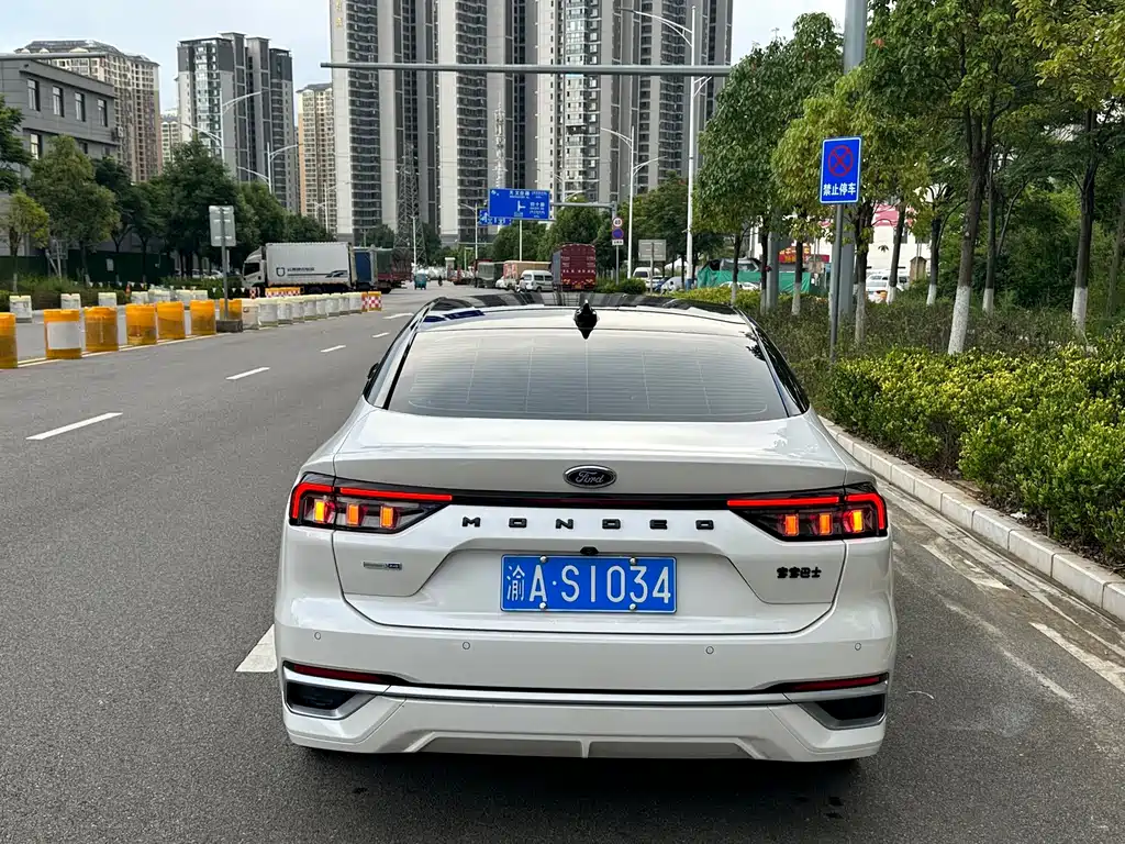 Ford Mondeo — миниатюра 5