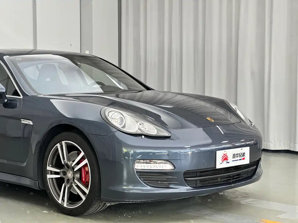 Porsche Panamera 2010 Panamera S 4.8L