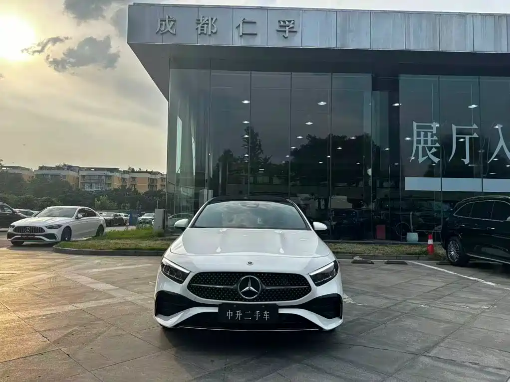 Mercedes-Benz A-Class A 2025 A 200 L Fashion