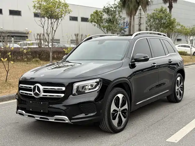 MERCEDES-BENZ GLB